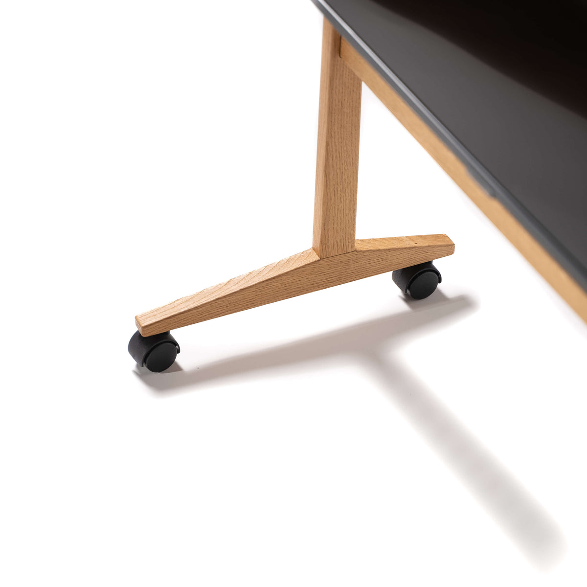 TV stand on wheels in oak – SIKA