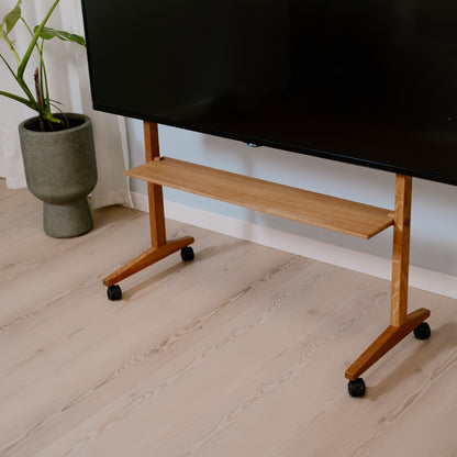 Eikenhouten plank voor tv-meubel op wielen – SIKA