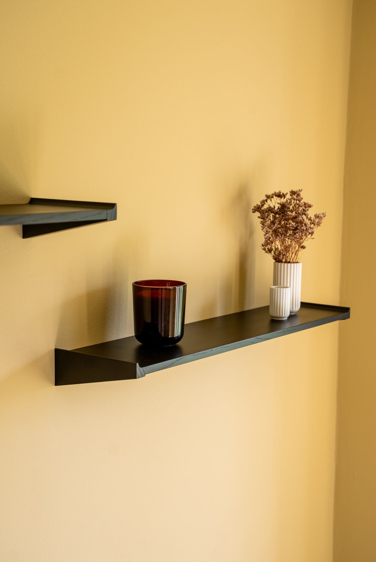 Wall-mounted shelf – ASTA Large in black